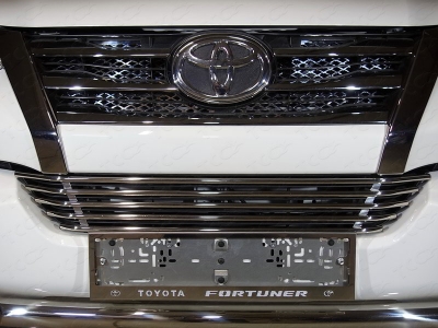 Решетка радиатора нижняя 12 мм ТСС для Toyota Fortuner 2017-2020